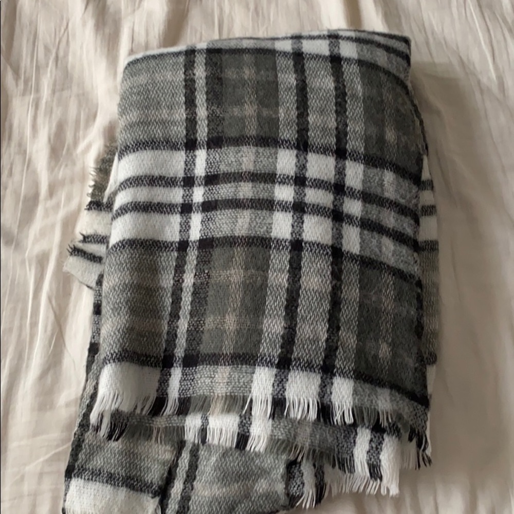 Gray blanket scarf